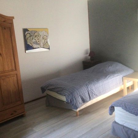 Gite Des Tournesols Ecaquelon Exterior foto